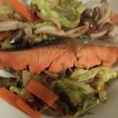 ホントに簡単で美味しかったです。野菜もたっぷりひとつのフライパンとお皿で摂れました！鮭のシチューとどちらにしようかと迷いましたが　このレシピにして良かったです。
